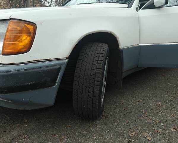 Білий Мерседес Е-Клас, об'ємом двигуна 3 л та пробігом 400 тис. км за 2750 $, фото 24 на Automoto.ua