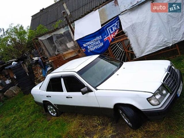 Белый Мерседес Е-Класс, объемом двигателя 2.6 л и пробегом 430 тыс. км за 1450 $, фото 1 на Automoto.ua