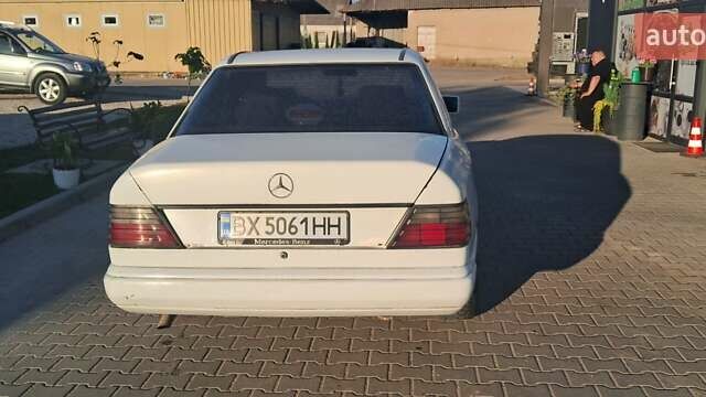 Білий Мерседес Е-Клас, об'ємом двигуна 2 л та пробігом 300 тис. км за 850 $, фото 6 на Automoto.ua
