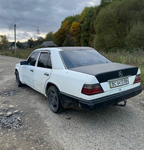 Білий Мерседес Е-Клас, об'ємом двигуна 2.4 л та пробігом 500 тис. км за 1000 $, фото 5 на Automoto.ua