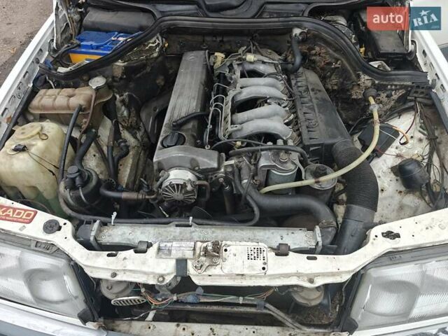 Білий Мерседес Е-Клас, об'ємом двигуна 3 л та пробігом 400 тис. км за 2750 $, фото 18 на Automoto.ua