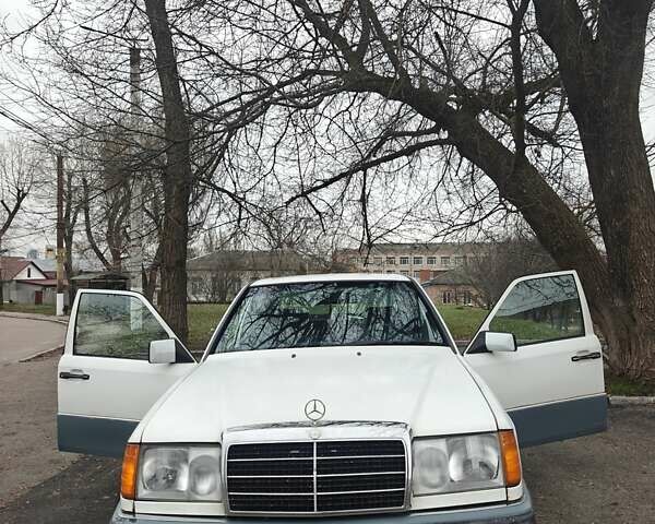 Білий Мерседес Е-Клас, об'ємом двигуна 3 л та пробігом 400 тис. км за 2750 $, фото 2 на Automoto.ua