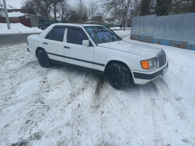 Белый Мерседес Е-Класс, объемом двигателя 2.6 л и пробегом 255 тыс. км за 2300 $, фото 7 на Automoto.ua