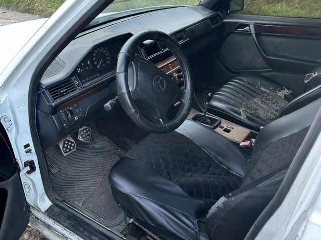 Білий Мерседес Е-Клас, об'ємом двигуна 2.4 л та пробігом 500 тис. км за 1000 $, фото 10 на Automoto.ua