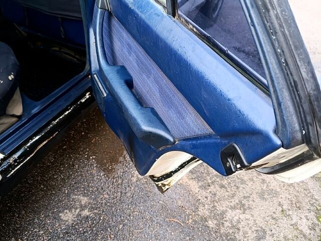 Белый Мерседес Е-Класс, объемом двигателя 2 л и пробегом 250 тыс. км за 1850 $, фото 7 на Automoto.ua