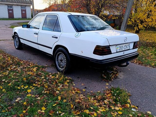 Белый Мерседес Е-Класс, объемом двигателя 2 л и пробегом 250 тыс. км за 1850 $, фото 10 на Automoto.ua