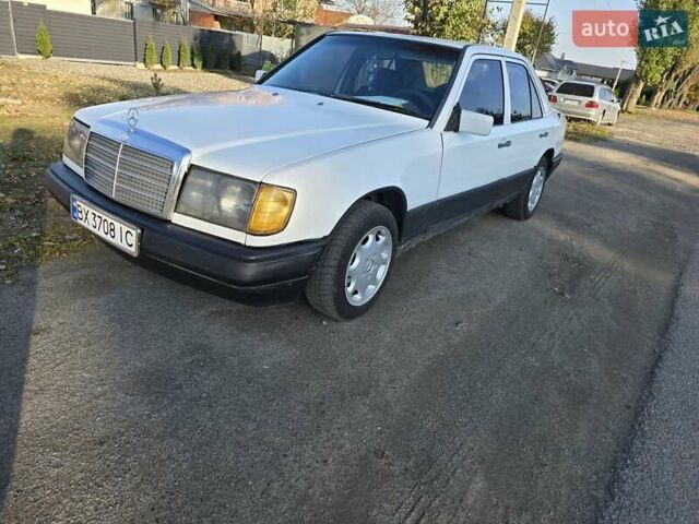 Білий Мерседес Е-Клас, об'ємом двигуна 2 л та пробігом 171 тис. км за 2500 $, фото 6 на Automoto.ua