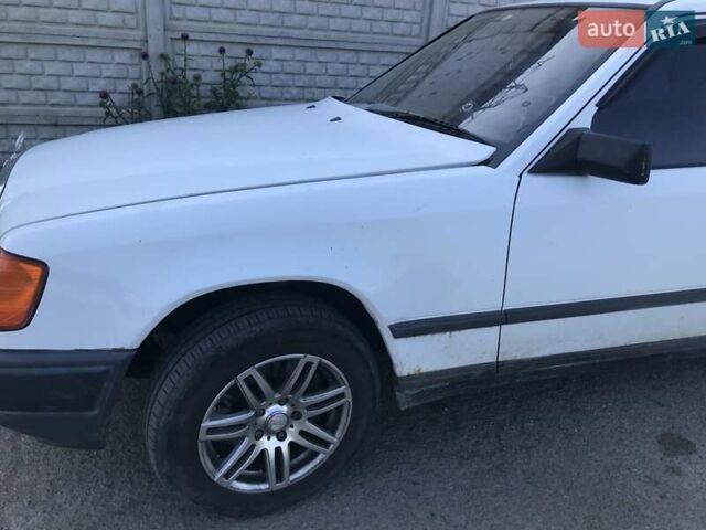 Білий Мерседес Е-Клас, об'ємом двигуна 2.3 л та пробігом 500 тис. км за 2200 $, фото 11 на Automoto.ua