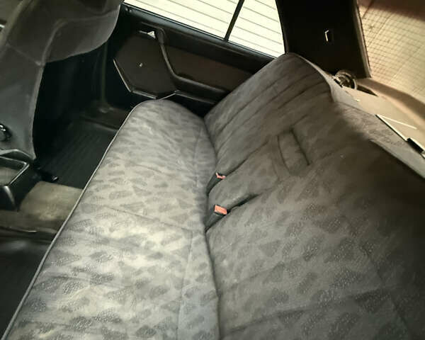 Белый Мерседес Е-Класс, объемом двигателя 2.3 л и пробегом 300 тыс. км за 1750 $, фото 6 на Automoto.ua