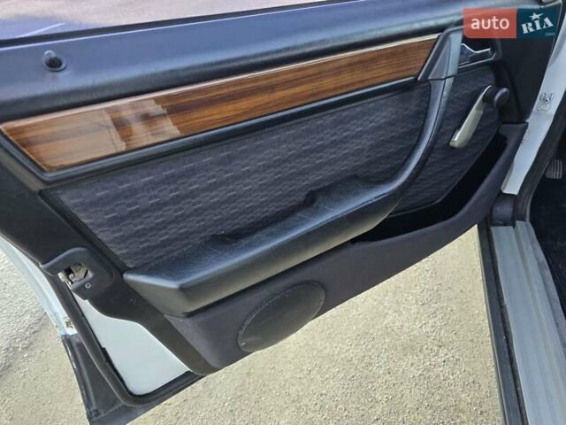 Білий Мерседес Е-Клас, об'ємом двигуна 2 л та пробігом 171 тис. км за 2500 $, фото 9 на Automoto.ua