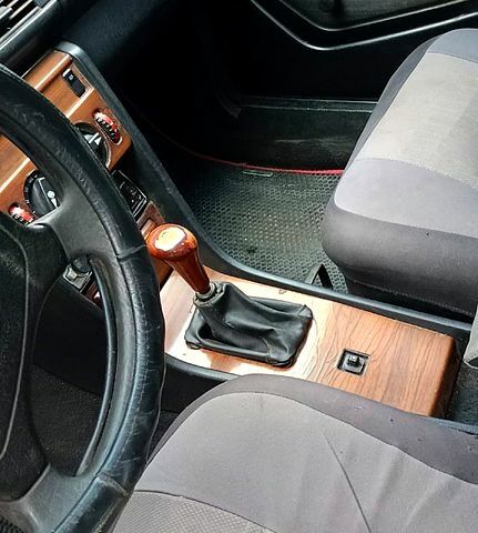 Белый Мерседес Е-Класс, объемом двигателя 2 л и пробегом 475 тыс. км за 1700 $, фото 5 на Automoto.ua