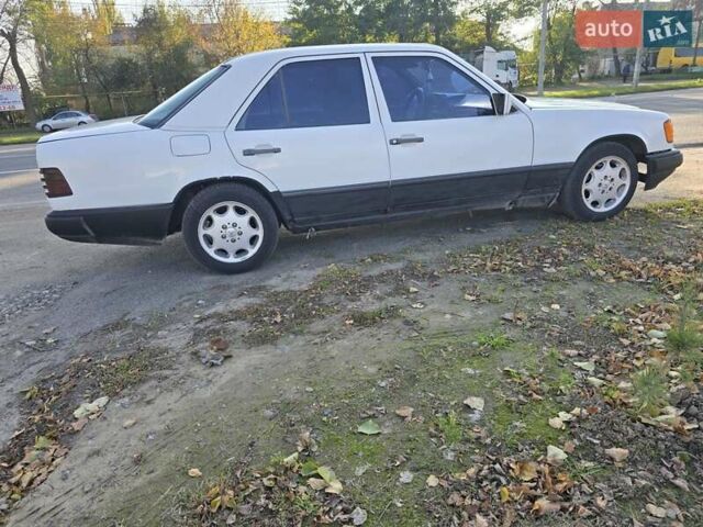 Білий Мерседес Е-Клас, об'ємом двигуна 2 л та пробігом 171 тис. км за 2500 $, фото 11 на Automoto.ua