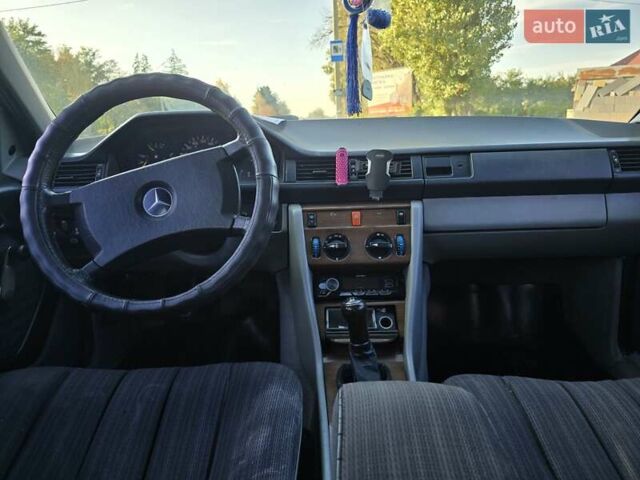 Білий Мерседес Е-Клас, об'ємом двигуна 2 л та пробігом 171 тис. км за 2500 $, фото 4 на Automoto.ua