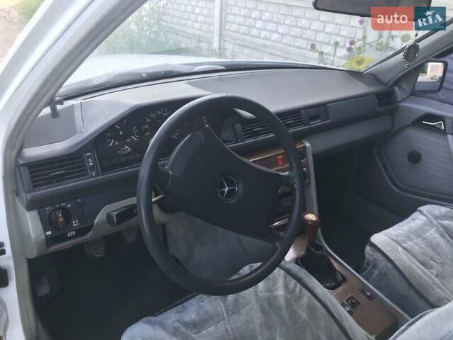 Білий Мерседес Е-Клас, об'ємом двигуна 2.3 л та пробігом 500 тис. км за 2200 $, фото 1 на Automoto.ua