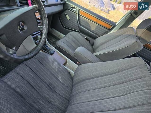 Білий Мерседес Е-Клас, об'ємом двигуна 2 л та пробігом 171 тис. км за 2500 $, фото 10 на Automoto.ua