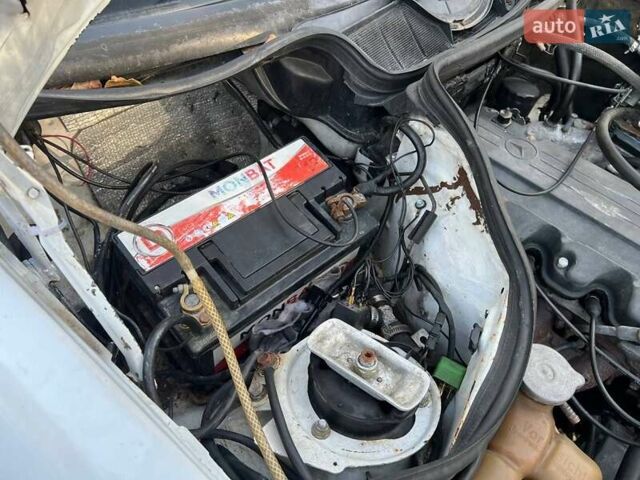 Белый Мерседес Е-Класс, объемом двигателя 2.3 л и пробегом 420 тыс. км за 1900 $, фото 38 на Automoto.ua