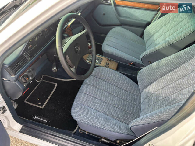 Білий Мерседес Е-Клас, об'ємом двигуна 2.6 л та пробігом 476 тис. км за 5300 $, фото 6 на Automoto.ua