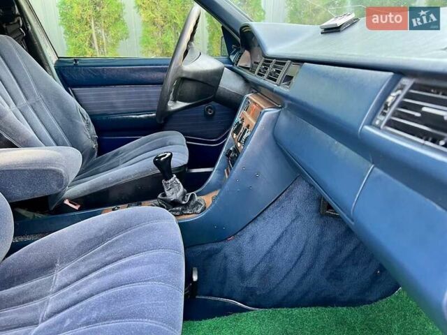 Белый Мерседес Е-Класс, объемом двигателя 2.3 л и пробегом 420 тыс. км за 1900 $, фото 73 на Automoto.ua