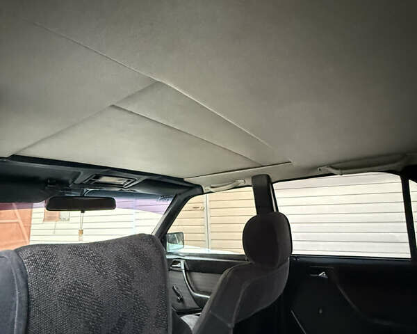 Белый Мерседес Е-Класс, объемом двигателя 2.3 л и пробегом 300 тыс. км за 1750 $, фото 7 на Automoto.ua