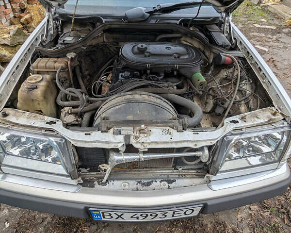 Білий Мерседес Е-Клас, об'ємом двигуна 2 л та пробігом 360 тис. км за 1850 $, фото 4 на Automoto.ua