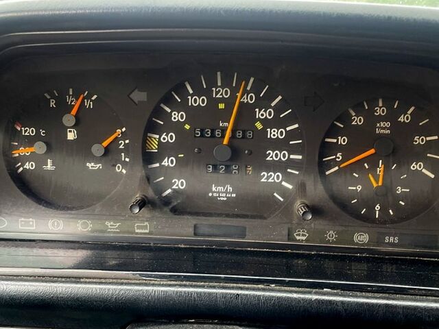 Белый Мерседес Е-Класс, объемом двигателя 3 л и пробегом 530 тыс. км за 1500 $, фото 8 на Automoto.ua