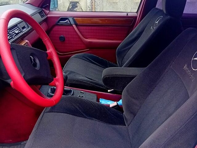 Белый Мерседес Е-Класс, объемом двигателя 2.3 л и пробегом 389 тыс. км за 1400 $, фото 4 на Automoto.ua