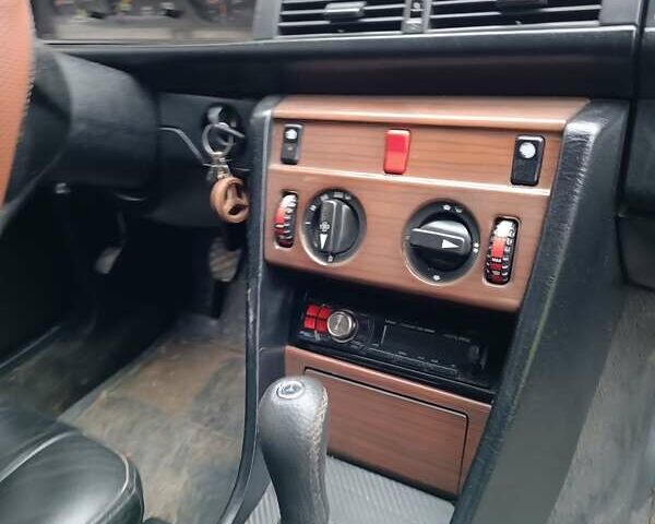 Белый Мерседес Е-Класс, объемом двигателя 2 л и пробегом 200 тыс. км за 4700 $, фото 2 на Automoto.ua