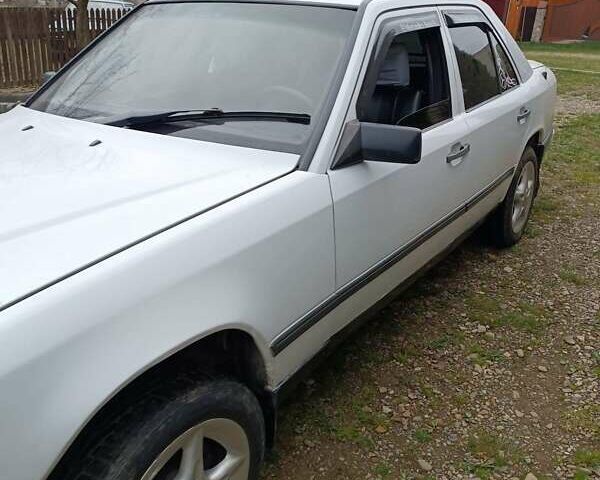 Белый Мерседес Е-Класс, объемом двигателя 2 л и пробегом 200 тыс. км за 4700 $, фото 8 на Automoto.ua