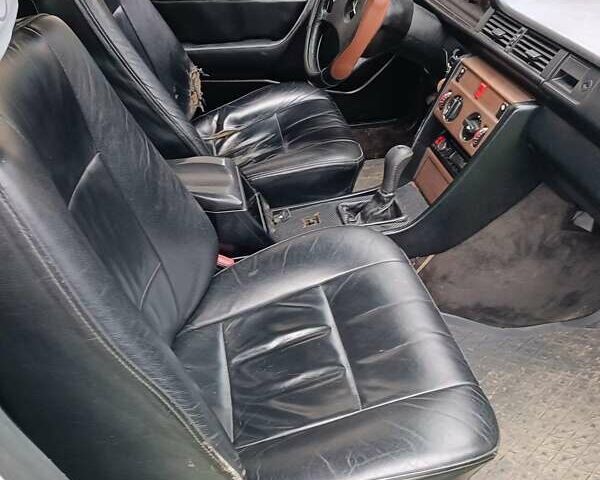 Белый Мерседес Е-Класс, объемом двигателя 2 л и пробегом 200 тыс. км за 4700 $, фото 5 на Automoto.ua