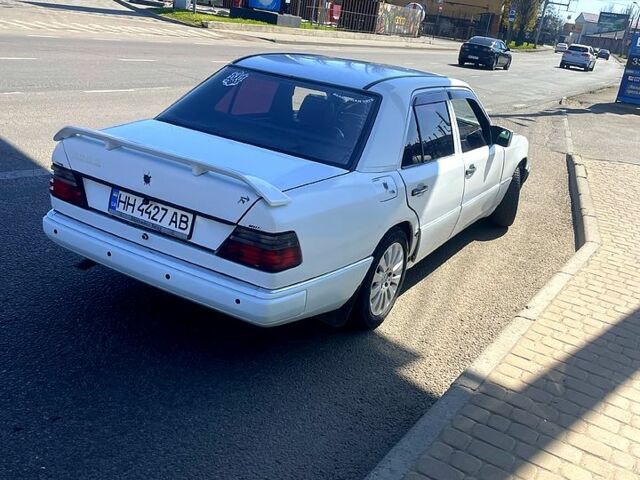 Белый Мерседес Е-Класс, объемом двигателя 3 л и пробегом 530 тыс. км за 1500 $, фото 9 на Automoto.ua