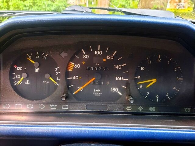 Білий Мерседес Е-Клас, об'ємом двигуна 2 л та пробігом 431 тис. км за 2700 $, фото 8 на Automoto.ua