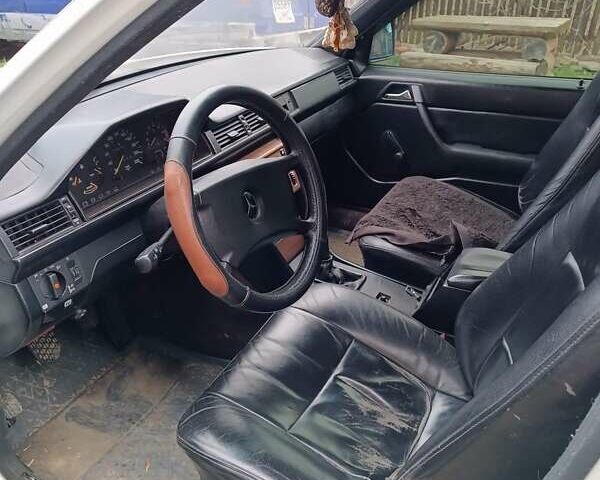 Белый Мерседес Е-Класс, объемом двигателя 2 л и пробегом 200 тыс. км за 4700 $, фото 9 на Automoto.ua