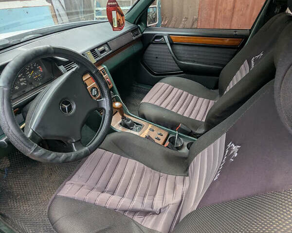 Білий Мерседес Е-Клас, об'ємом двигуна 2 л та пробігом 360 тис. км за 1850 $, фото 7 на Automoto.ua