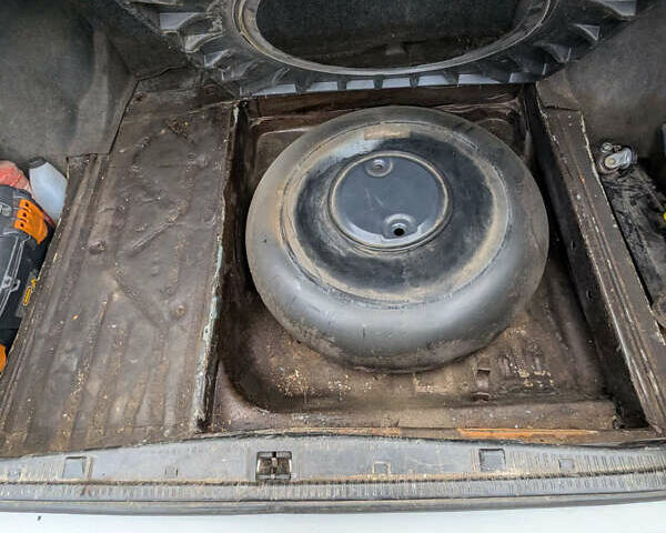 Білий Мерседес Е-Клас, об'ємом двигуна 2 л та пробігом 360 тис. км за 1850 $, фото 6 на Automoto.ua