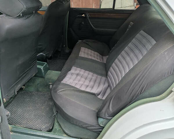 Білий Мерседес Е-Клас, об'ємом двигуна 2 л та пробігом 360 тис. км за 1850 $, фото 8 на Automoto.ua