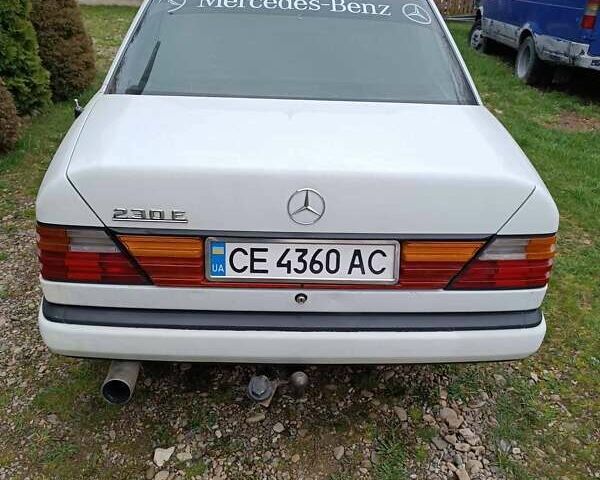 Белый Мерседес Е-Класс, объемом двигателя 2 л и пробегом 200 тыс. км за 4700 $, фото 10 на Automoto.ua