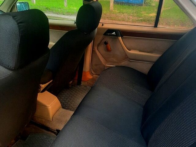 Білий Мерседес Е-Клас, об'ємом двигуна 2 л та пробігом 431 тис. км за 2700 $, фото 7 на Automoto.ua