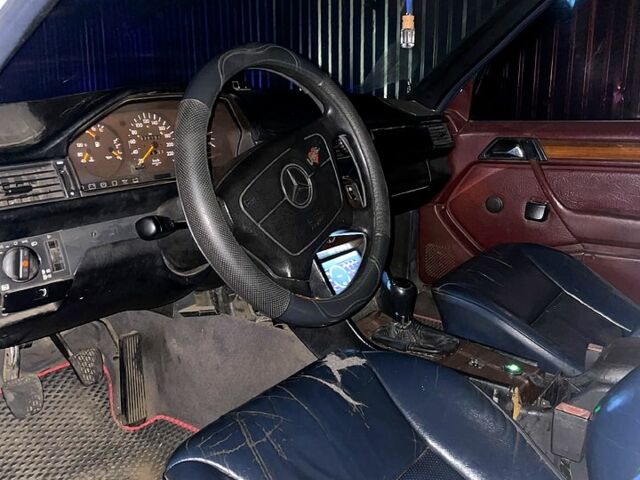 Белый Мерседес Е-Класс, объемом двигателя 3 л и пробегом 530 тыс. км за 1500 $, фото 5 на Automoto.ua