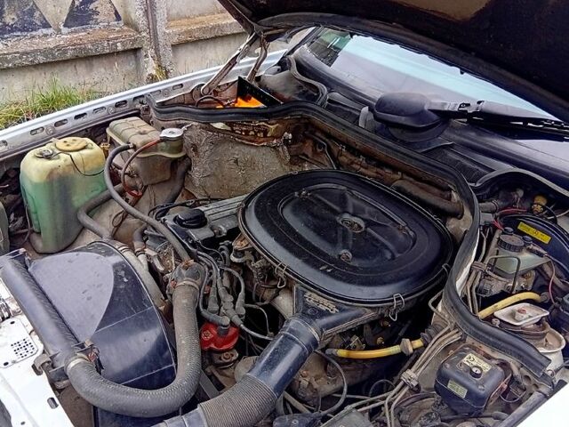 Белый Мерседес Е-Класс, объемом двигателя 2.3 л и пробегом 389 тыс. км за 1400 $, фото 1 на Automoto.ua