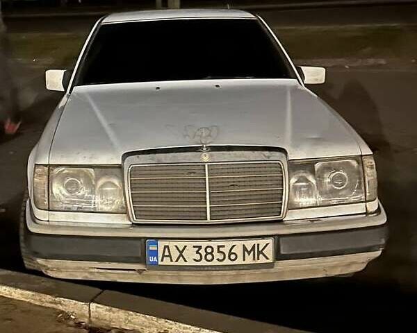 Белый Мерседес Е-Класс, объемом двигателя 2.3 л и пробегом 343 тыс. км за 2700 $, фото 5 на Automoto.ua