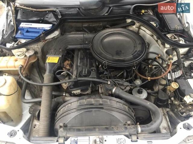 Білий Мерседес Е-Клас, об'ємом двигуна 2 л та пробігом 200 тис. км за 2600 $, фото 3 на Automoto.ua