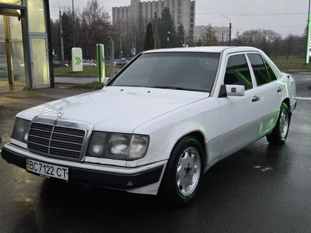 Белый Мерседес Е-Класс, объемом двигателя 2 л и пробегом 357 тыс. км за 1700 $, фото 3 на Automoto.ua