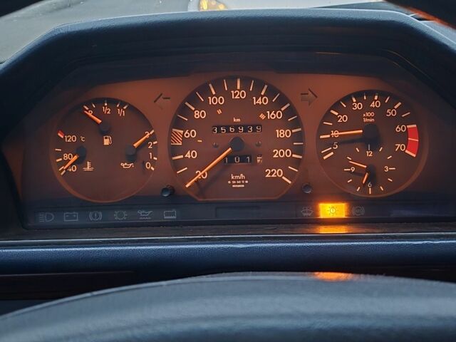 Белый Мерседес Е-Класс, объемом двигателя 2 л и пробегом 357 тыс. км за 1700 $, фото 17 на Automoto.ua