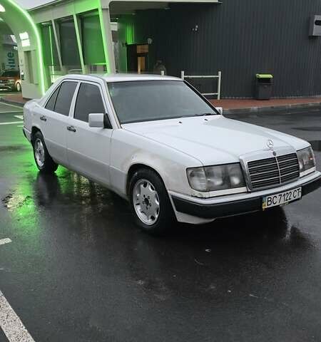 Белый Мерседес Е-Класс, объемом двигателя 2 л и пробегом 357 тыс. км за 1700 $, фото 3 на Automoto.ua