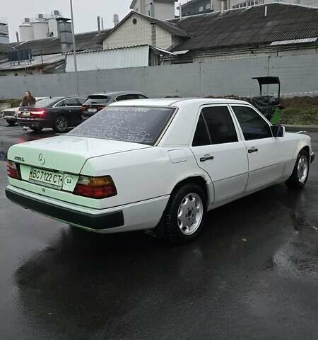 Белый Мерседес Е-Класс, объемом двигателя 2 л и пробегом 357 тыс. км за 1700 $, фото 2 на Automoto.ua