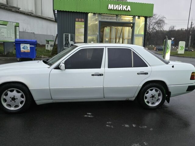 Белый Мерседес Е-Класс, объемом двигателя 2 л и пробегом 357 тыс. км за 1700 $, фото 7 на Automoto.ua