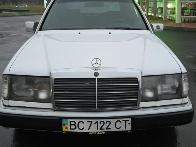 Белый Мерседес Е-Класс, объемом двигателя 2 л и пробегом 357 тыс. км за 1700 $, фото 6 на Automoto.ua