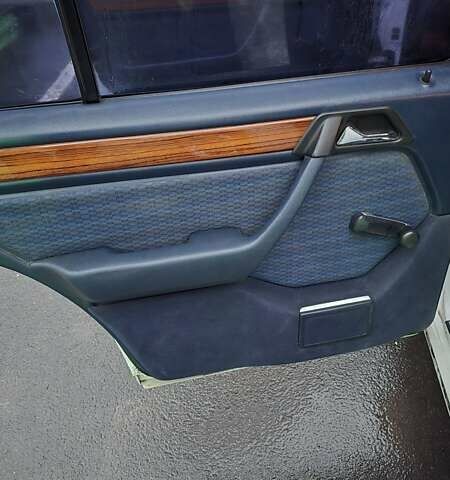 Белый Мерседес Е-Класс, объемом двигателя 2 л и пробегом 357 тыс. км за 1700 $, фото 10 на Automoto.ua