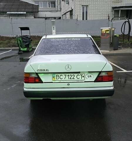 Белый Мерседес Е-Класс, объемом двигателя 2 л и пробегом 357 тыс. км за 1700 $, фото 1 на Automoto.ua