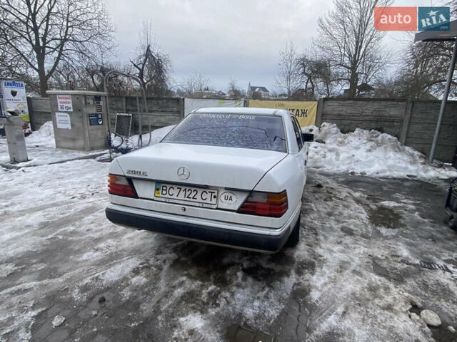 Белый Мерседес Е-Класс, объемом двигателя 2 л и пробегом 357 тыс. км за 1700 $, фото 10 на Automoto.ua